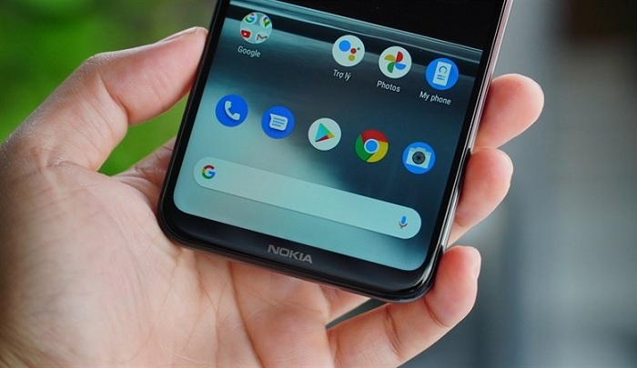 Logo Nokia được in chìm trên cạnh đáy của máy