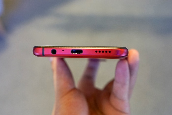 Cạnh đáy của máy