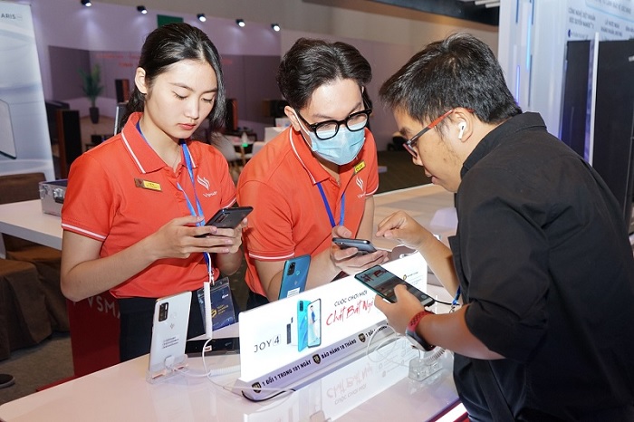 Gian hàng trưng bày sản phẩm của Vsmart tại Tech Awards 2020