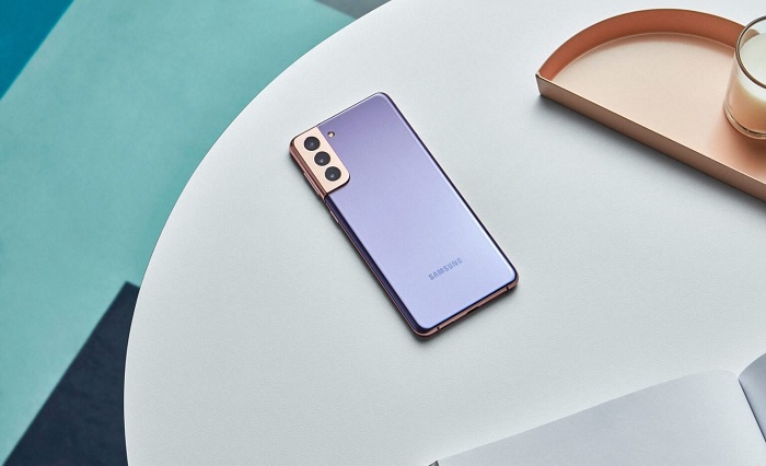 Thiết kế cụm camera liền mạch với khung máy là điểm ấn tượng trên Galaxy S21+ 5G này