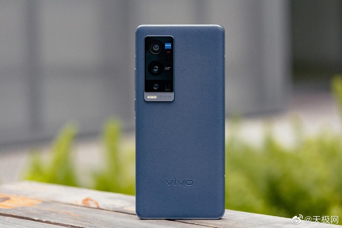 Toàn cảnh mặt sau của Vivo X60 Pro+