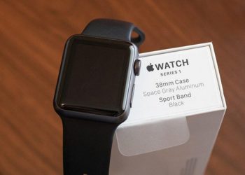 Cách 4: Kiểm tra Apple Watch trên bao bì hoặc biên lai mua hàng