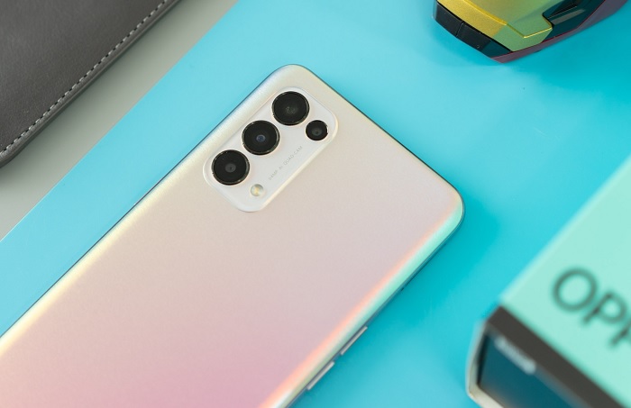 Camera sau của Reno5