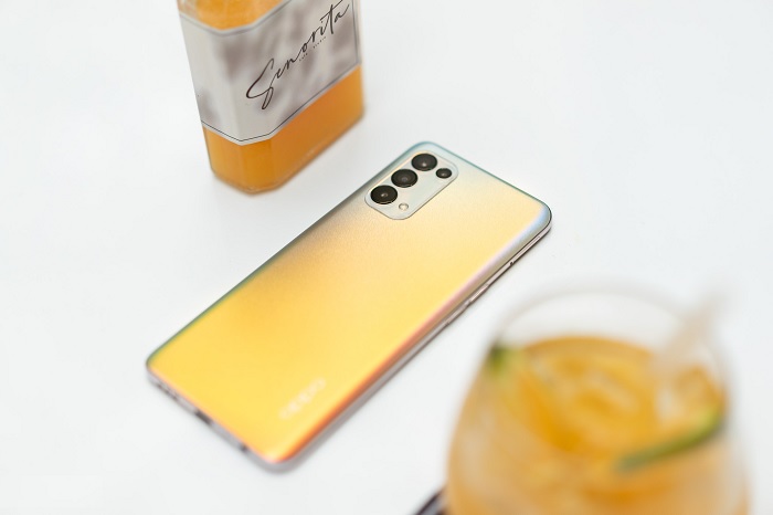 OPPO Reno5 tinh tế và có độ hoàn hảo cực cao. Mọi chi tiết trên máy đều được xử lý 1 cách tỉ mỉ đem đến sự thoải mái cho người dùng khi sử dụng