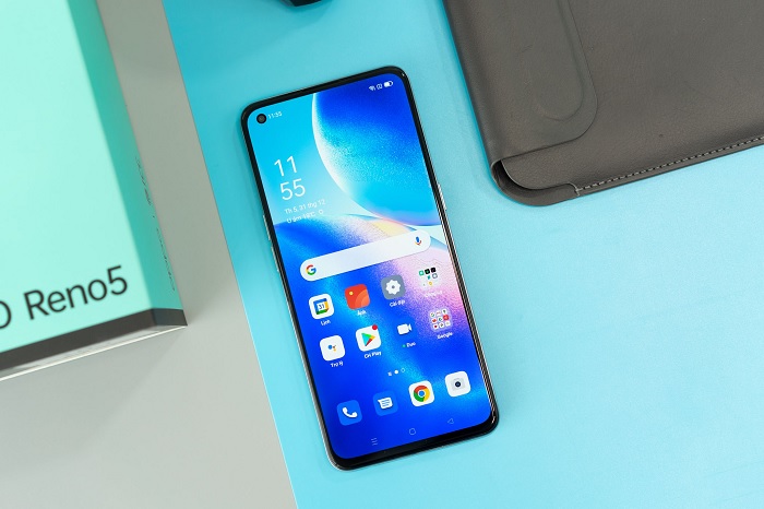 OPPO Reno5 sở hữu màn hình chất lượng