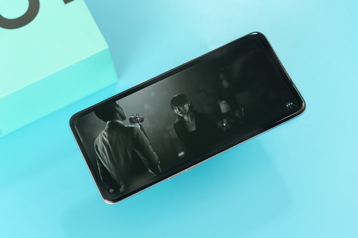 Reno5 màn hình phẳng, tần số quét cao là lợi thế để đánh bại các đối thủ