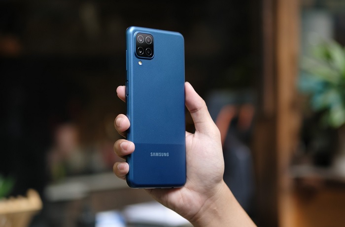 Galaxy A12 sở hữu ngoại hình đẹp