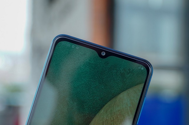 Cạnh viền của A12 khá mỏng