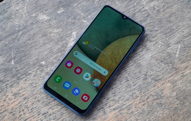 Galaxy A12 được trang bị màn hình LCD, độ tương phản cao, sử dụng được trong nhiều môi trường khác nhau