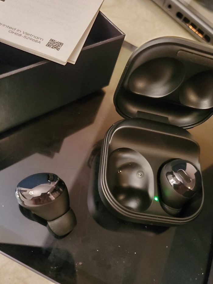 Hình ảnh Galaxy Buds Pro bằng "xương bằng thịt"