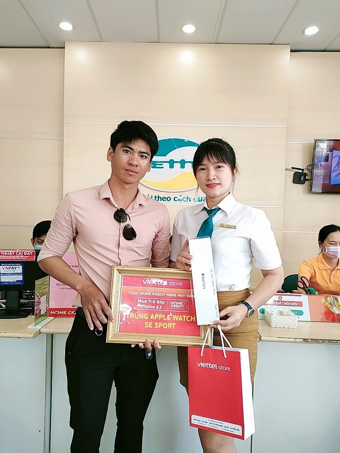 Khách hàng Cao Bé Ninh trúng giải Apple Watch SE 40mm (GPS+Cellular) tại siêu thị BTN17