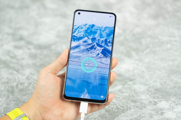 Dung lượng pin của hai máy có sự khác biệt