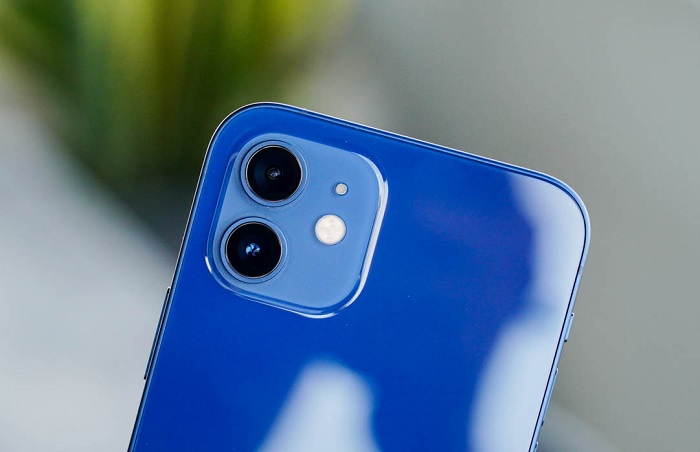 Hệ thống camera sau trên iPhone 12 có vẻ ít lồi hơn