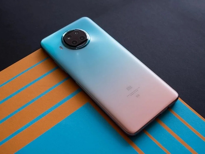 Cụm camera hình tròn nổi bật trên mặt lưng