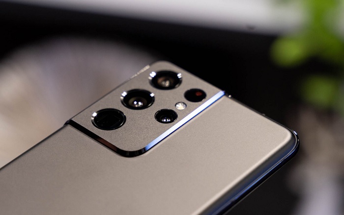 Camera của máy có thể zoom 30x