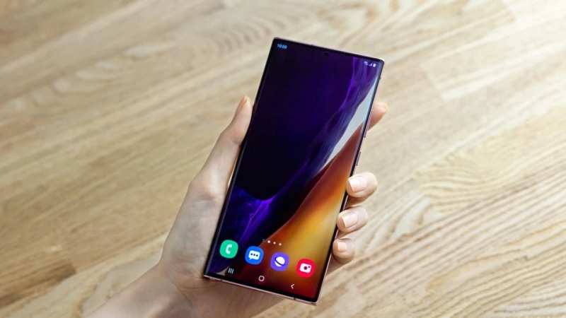 Vệ sinh camera của điện thoại là việc nên làm thường xuyên