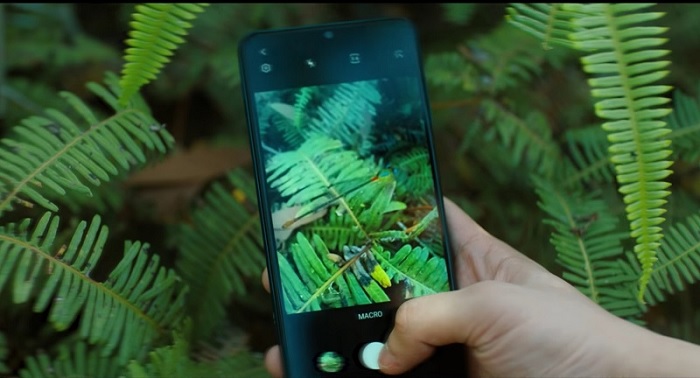 Galaxy A12 được đem ra để chụp ảnh