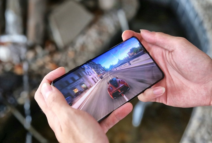 Nhờ màn hình 120Hz siêu mượt mà cùng vi xử lý Exynos 2100 rất mạnh mẽ và âm thanh cao cấp, Galaxy S21 Ultra sẽ đáp ứng trọn vẹn mọi nhu cầu của game thủ