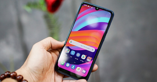 Bấm và giữ nút nguồn để chụp màn hình Vsmart