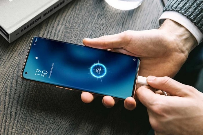 Hướng dẫn cách sạc pin cho điện thoại OPPO mới chuẩn nhất