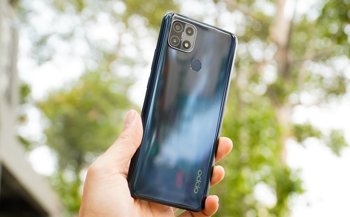 OPPO A15s có mặt lưng bóng bẩy