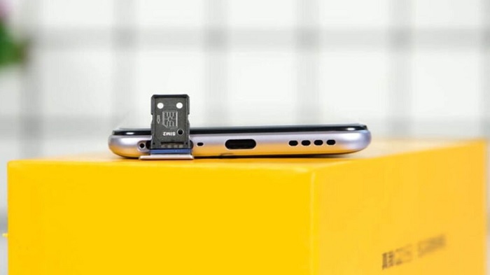 Cạnh dưới của Realme Q2 Pro