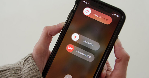 Khởi động lại iPhone