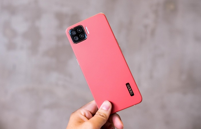 Mặt lưng OPPO A73 được làm từ chất liệu giả da sang trọng và thời thượng