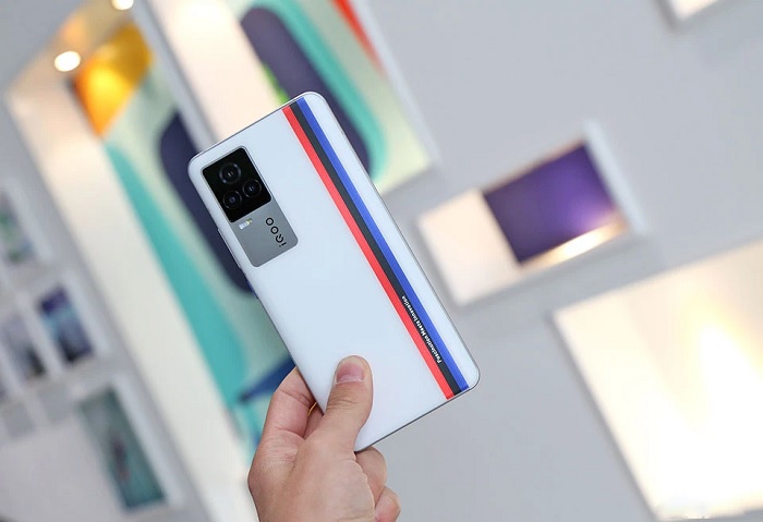 Có vẻ hơi khó khi phân định thắng thua khi so sánh Xiaomi Mi 11 và Vivo iQOO 7 về camera