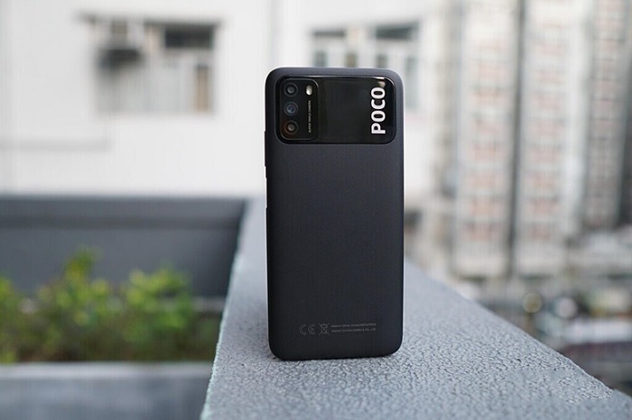 Mặt sau của POCO M3