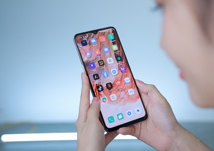 Màn hình OPPO A73 ấn tượng