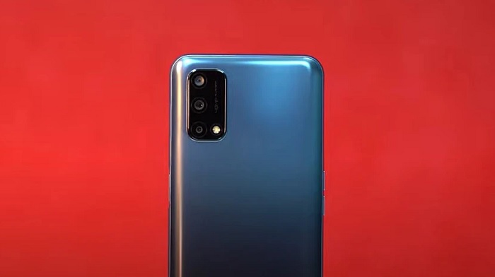 Mặt lưng của Narzo 30 Pro được thiết kế đơn giản nhưng sang trọng
