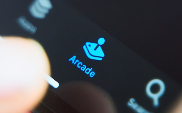 Nâng cấp thiết bị lên iOS 13, bạn sẽ thấy tab Arcade ở kho ứng dụng App Store