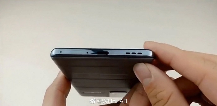 Cổng USB Type-C và loa ngoài ở cạnh dưới
