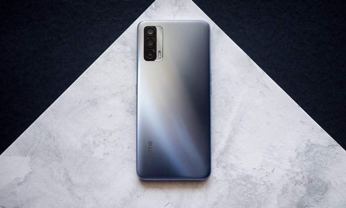 Thiết kế mặt lưng của Realme X7