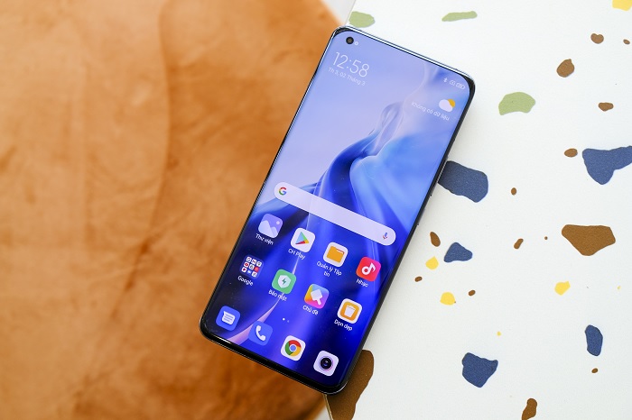 Mi 11 5G được trang bị màn hình khá lớn 6.81 inch