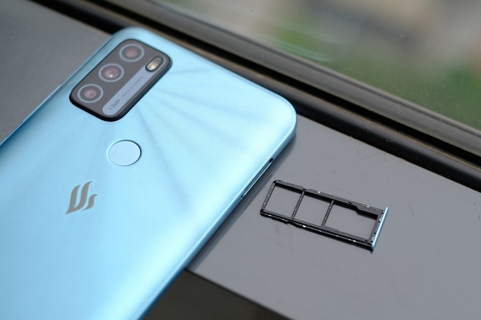 Máy sở hữu viên pin khủng 5000mAh cùng công nghệ sạc nhanh 15W