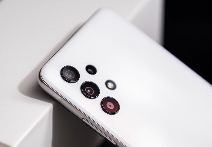 Cụm camera phẳng mang lại chất lượng ảnh tốt, màu sắc đẹp và chân thực