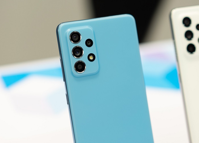 Cận cảnh cụm camera sau của Galaxy A72