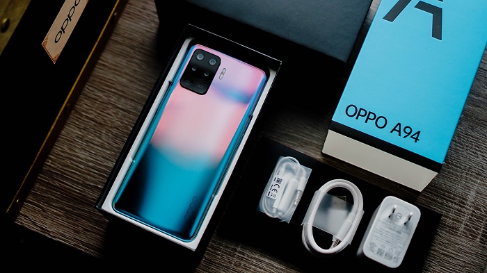 Mở hộp OPPO A94 bao gồm các phụ kiện đi kèm