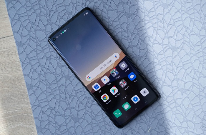 Mặt trước của Reno4 Pro là màn hình cong tràn cạnh