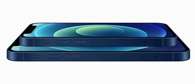 iPhone 12 mini có kích thước nhỏ hơn iPhone 12 khác nhiều