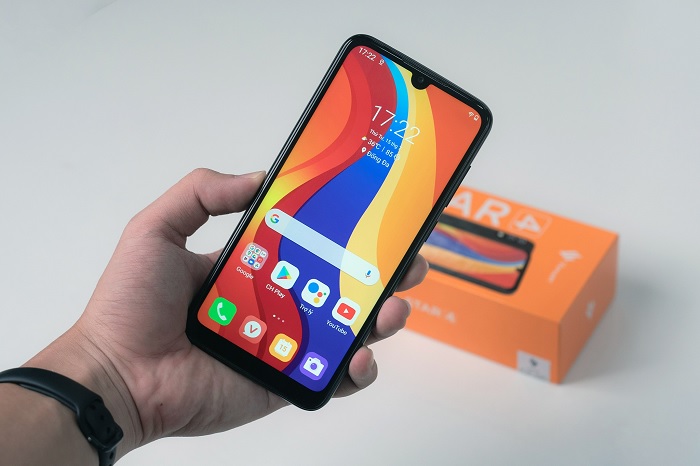 Vsmart Star 4 được trang bị màn hình cong 2.5D như các dòng smartphone cao cấp