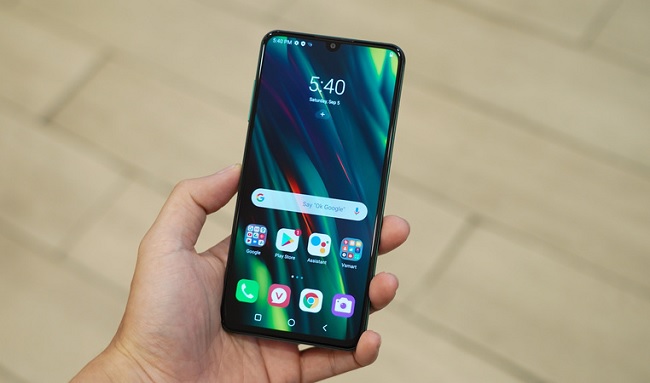 Vsmart Aris sở hữu màn hình tràn viền với chất lượng hình ảnh chân thực, sắc nét