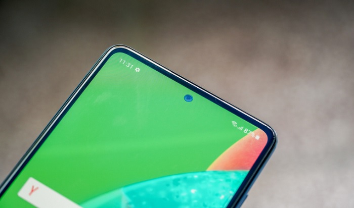 Galaxy A72 sở hữu màn hình đục lỗ