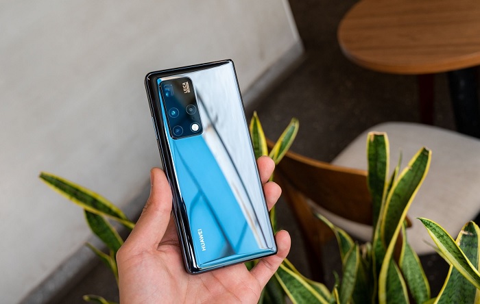 Cận cảnh camera sau của Huawei Mate X2