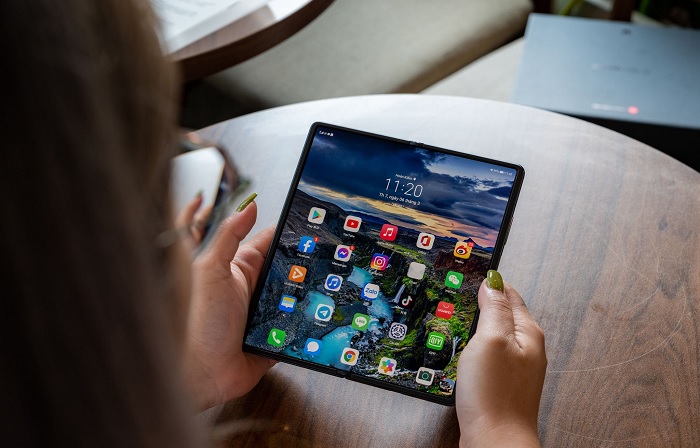 Màn hình chính rộng 8 inch