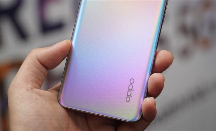 Mặt lưng được bo cong mềm mại