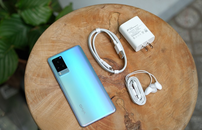 X60 Pro được hỗ trợ sạc nhanh tới 33W và tích hợp mạng 5G giúp truy cập Internet tốc độ cao