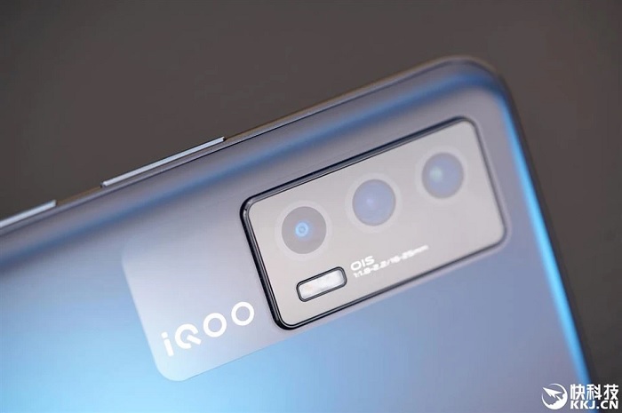 Vivo cũng trang bị các tính năng chụp ảnh chất lượng và đầy đủ trên sản phẩm này